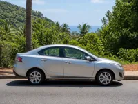Mazda 2 — сбоку
