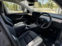Tesla Model Y — 실내