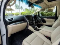 Toyota Alphard — салон