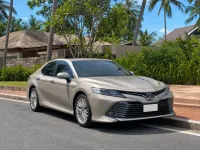 Toyota Camry Hybrid — спереди