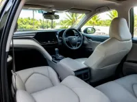 Toyota Camry Hybrid — салон