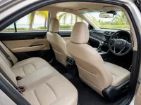 Toyota Camry — intérieur