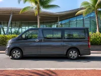Toyota Commuter — seitlich