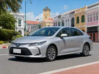 Toyota Corolla Altis Hybrid — front