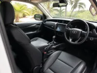 Toyota Fortuner Legender — салон