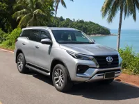 Toyota Fortuner — avant