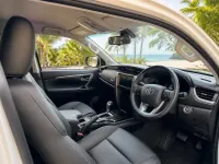 Toyota Fortuner — intérieur