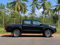 Toyota Hilux Revo Double Cab — side