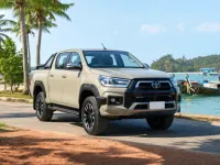 Toyota Hilux Revo Rocco 4x4 — front