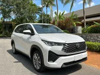 Toyota Innova Zenix Hybrid — front