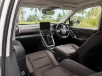 Toyota Innova Zenix Hybrid — interior