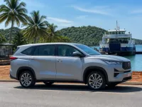 Toyota Innova Zenix — side