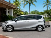Toyota Sienta — сбоку