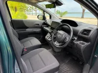 Toyota Sienta — салон