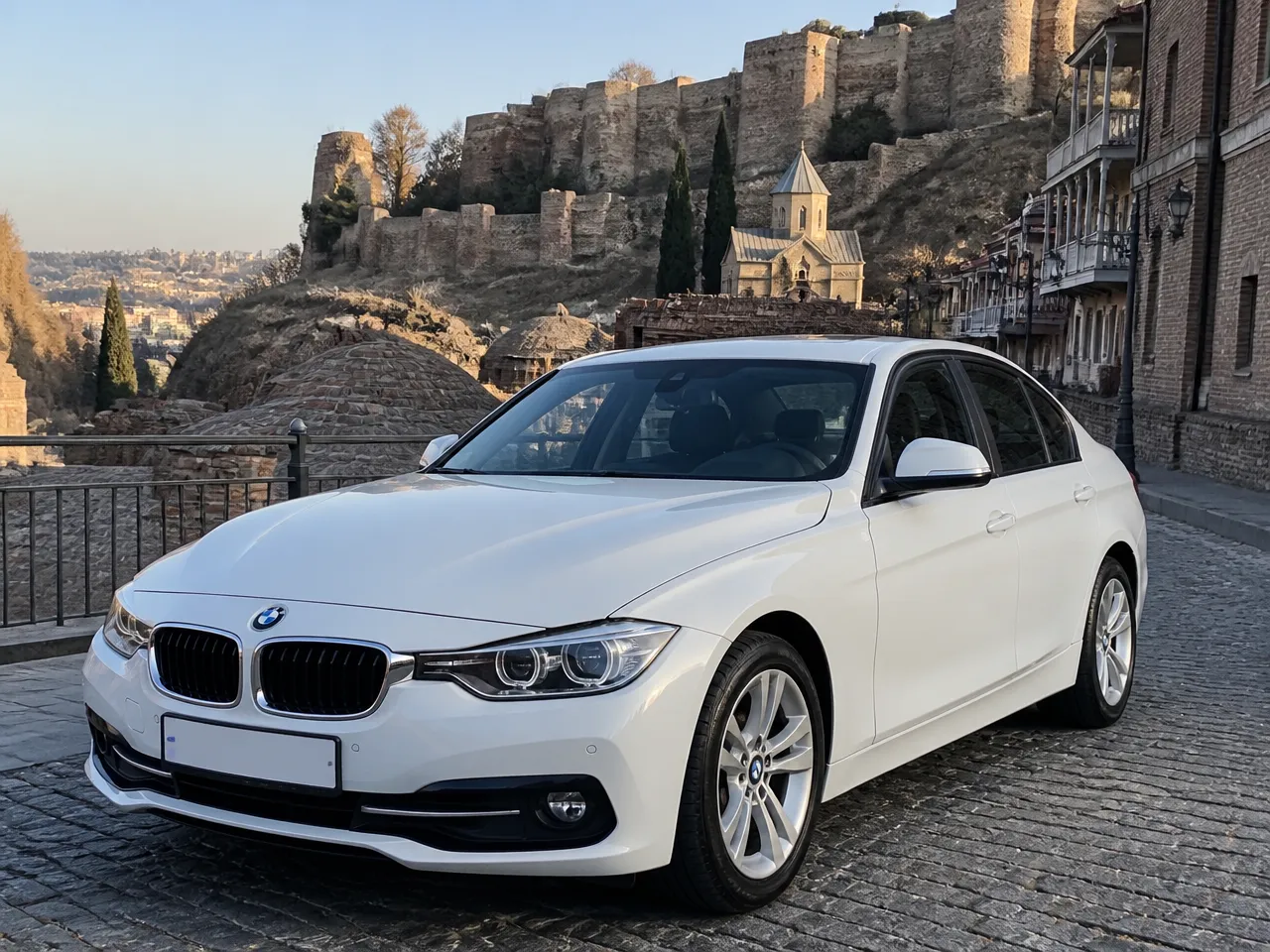 BMW 320 — الأمام