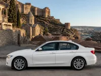 BMW 320 — الجانب