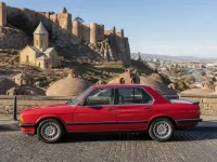 BMW 328i — side