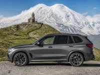 BMW X5M — side