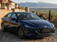 Hyundai Elantra — ön