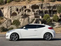 Hyundai Veloster — الجانب