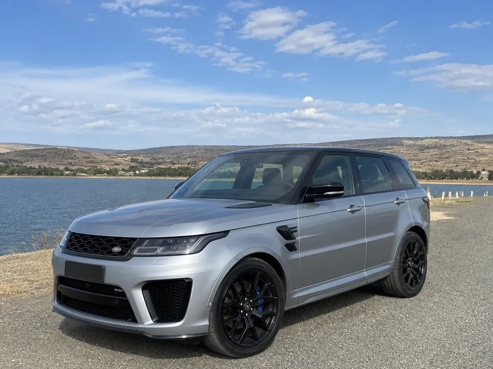 Land Rover Range Rover Sport SVR 5.0 — تأجير سيارات في جورجيا