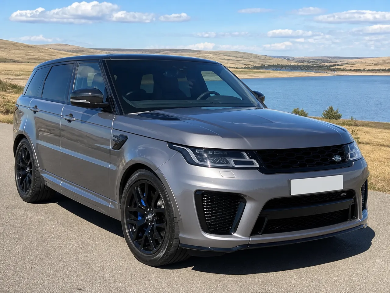 Land Rover Range Rover Sport SVR 5.0 — الأمام