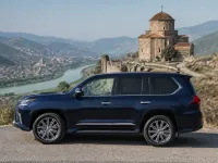 Lexus LX570 — side