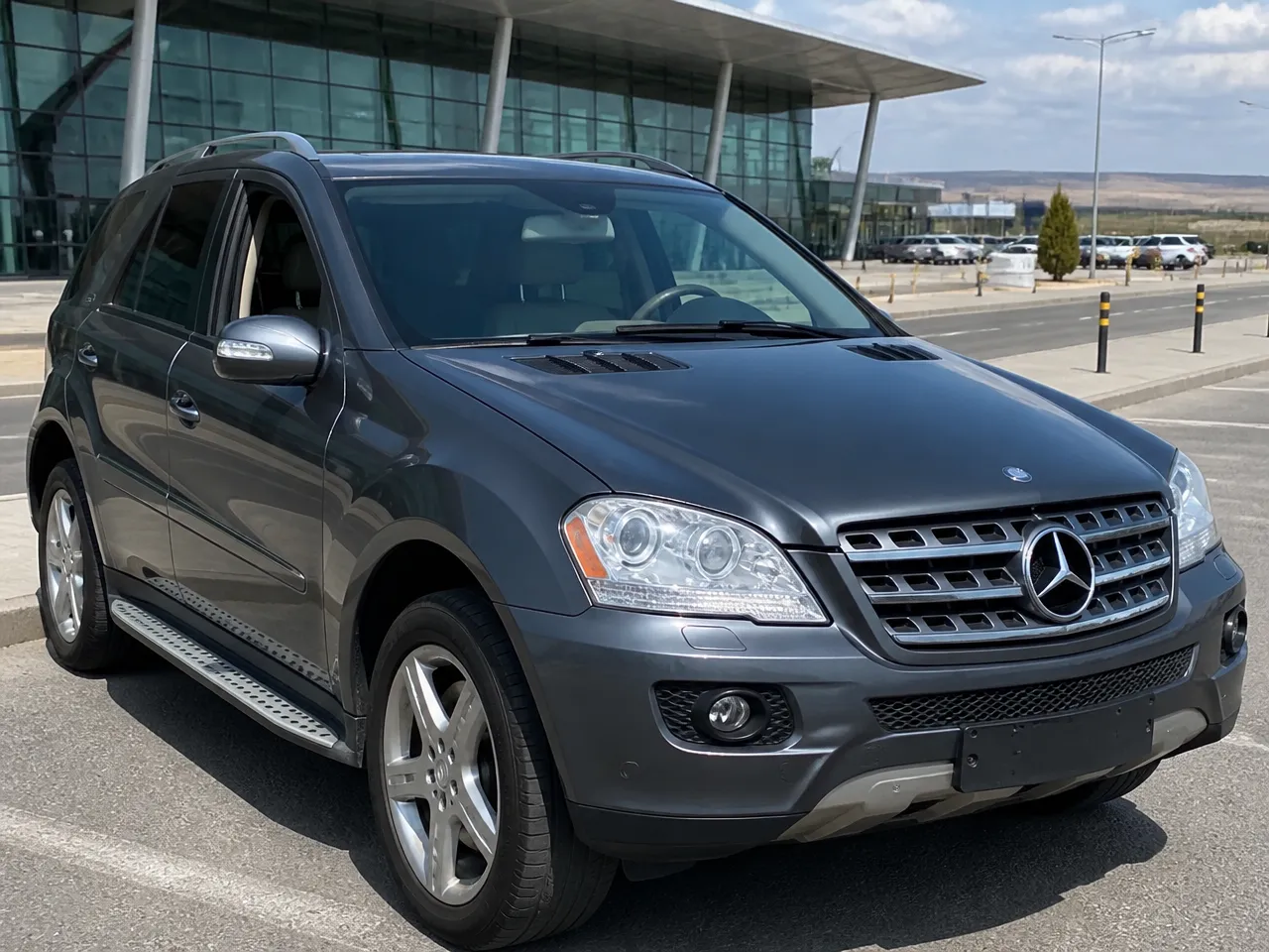 Mercedes-Benz ML350 — front