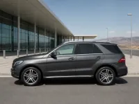 Mercedes-Benz ML350 — side