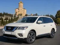 Nissan Pathfinder — спереди