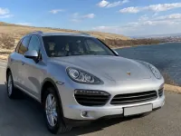 Porsche Cayenne — front