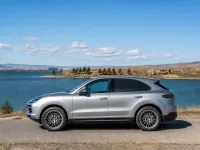 Porsche Cayenne — side