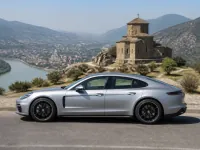 Porsche Panamera — side