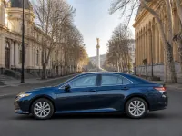 Toyota Camry — الجانب