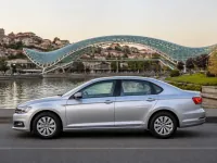Volkswagen Jetta — الجانب