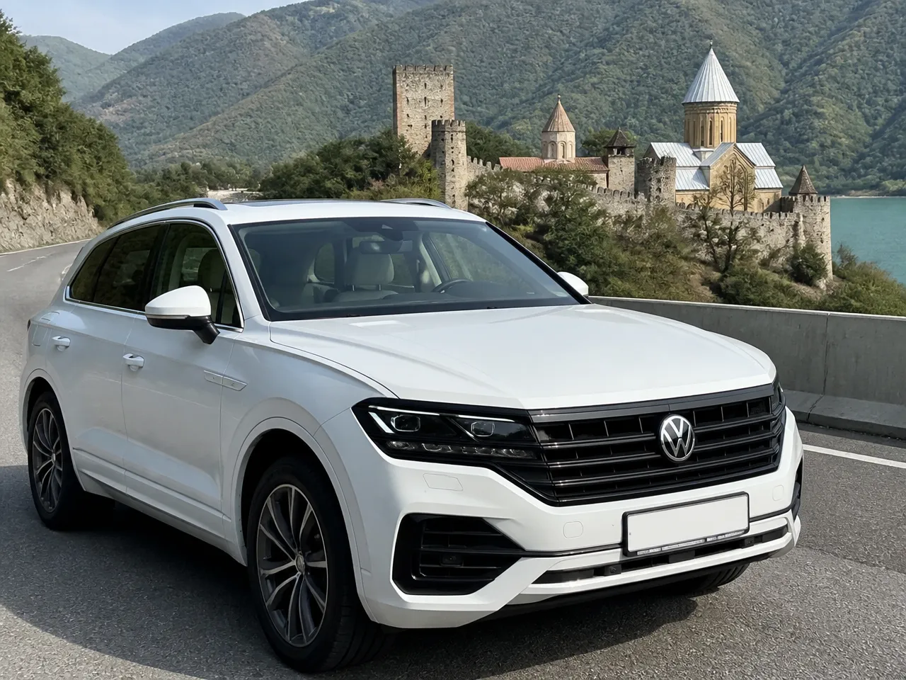 Volkswagen Touareg — front