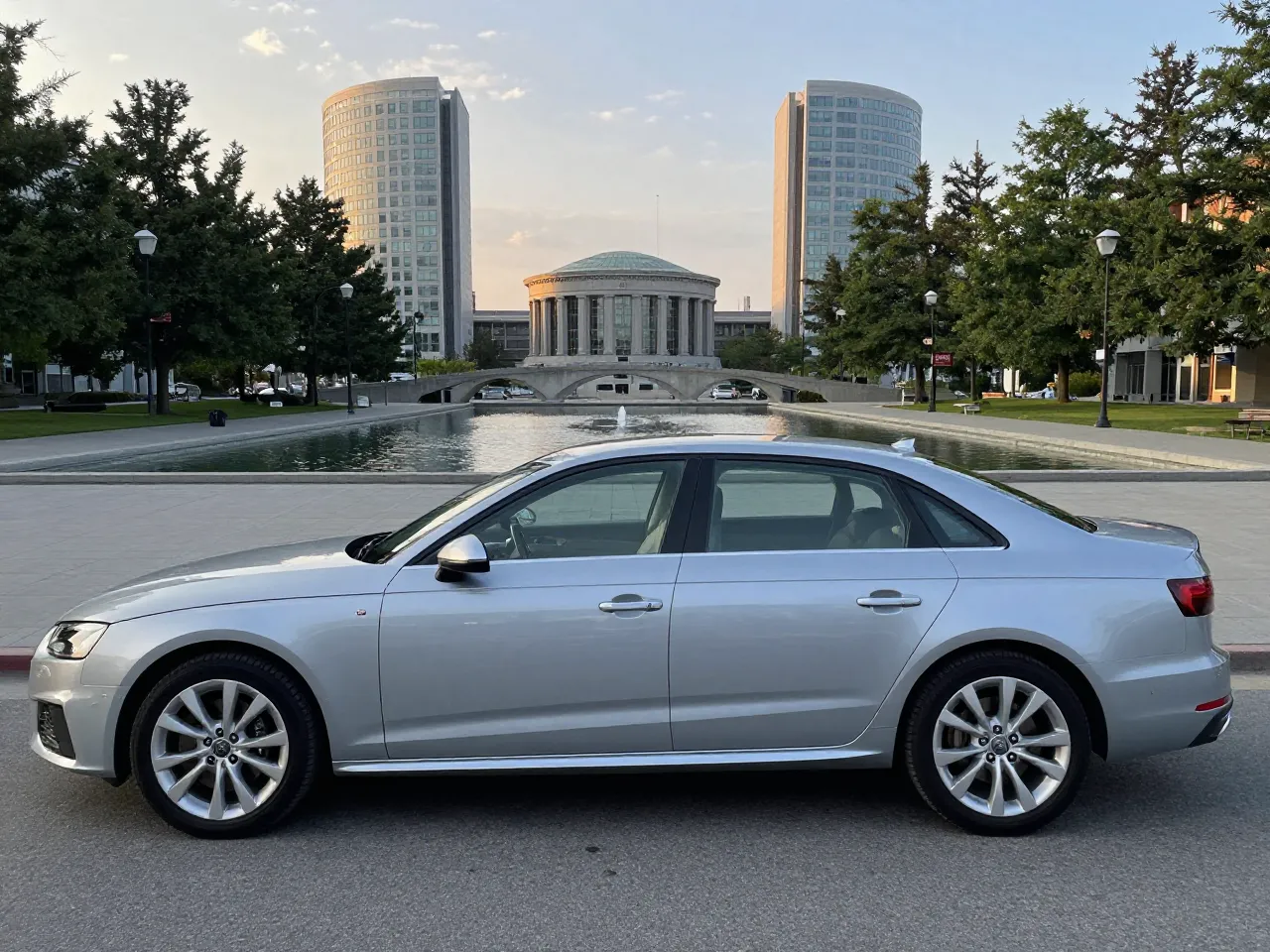 Audi A4 — side