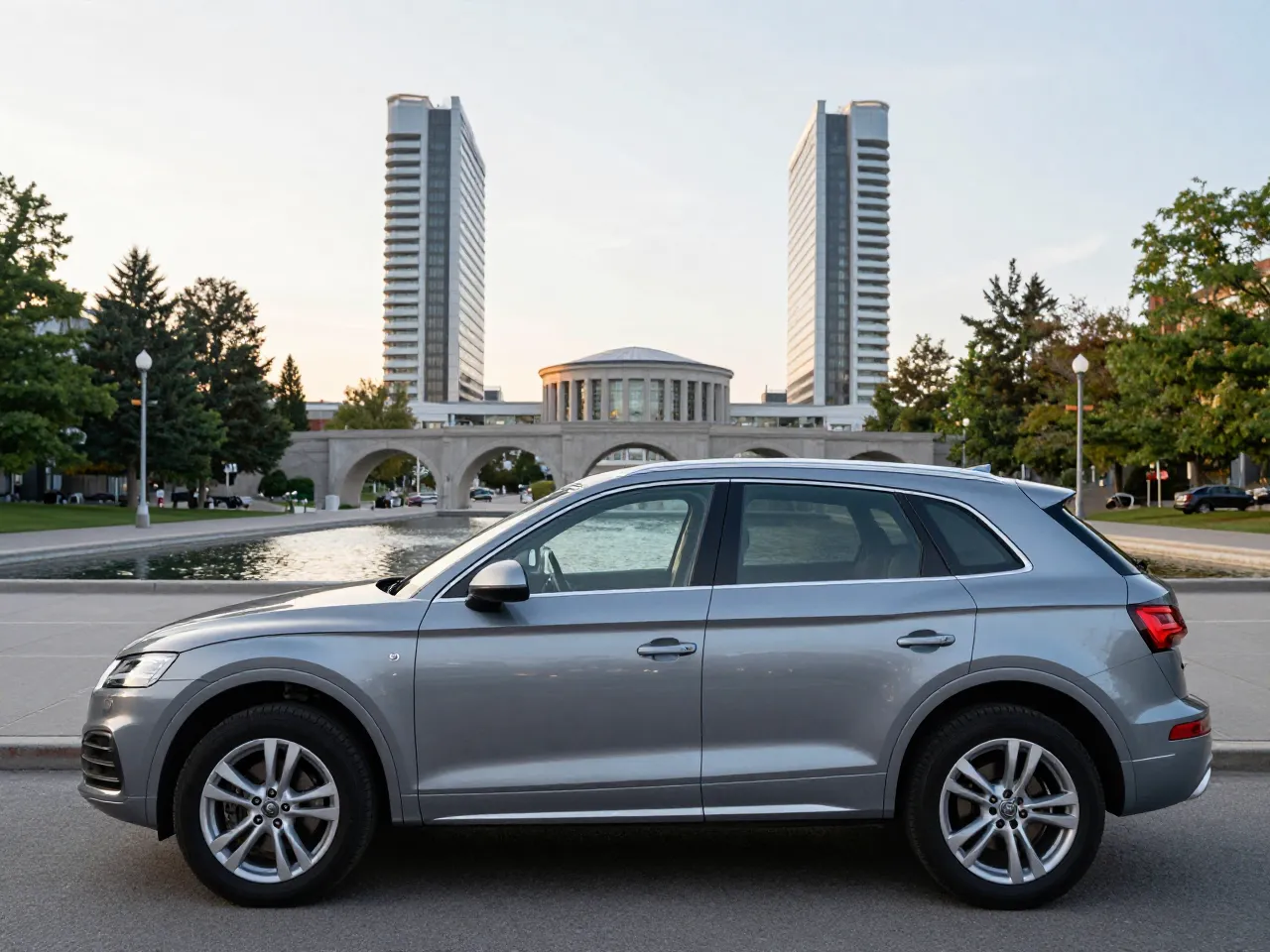 Audi Q5 — 侧面