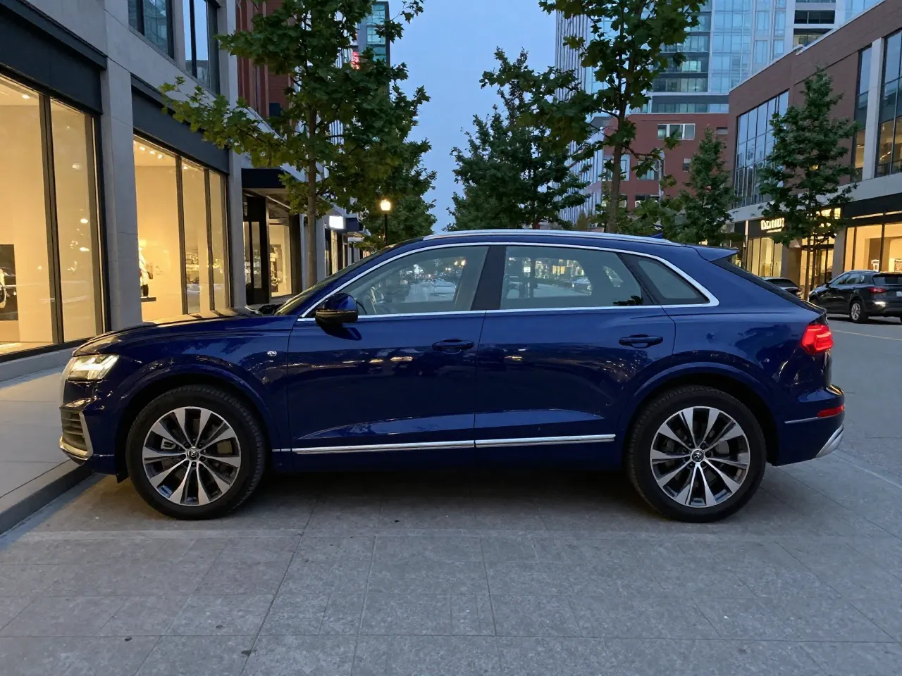 Audi Q8 — 侧面