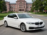 BMW 5 Series — 正面