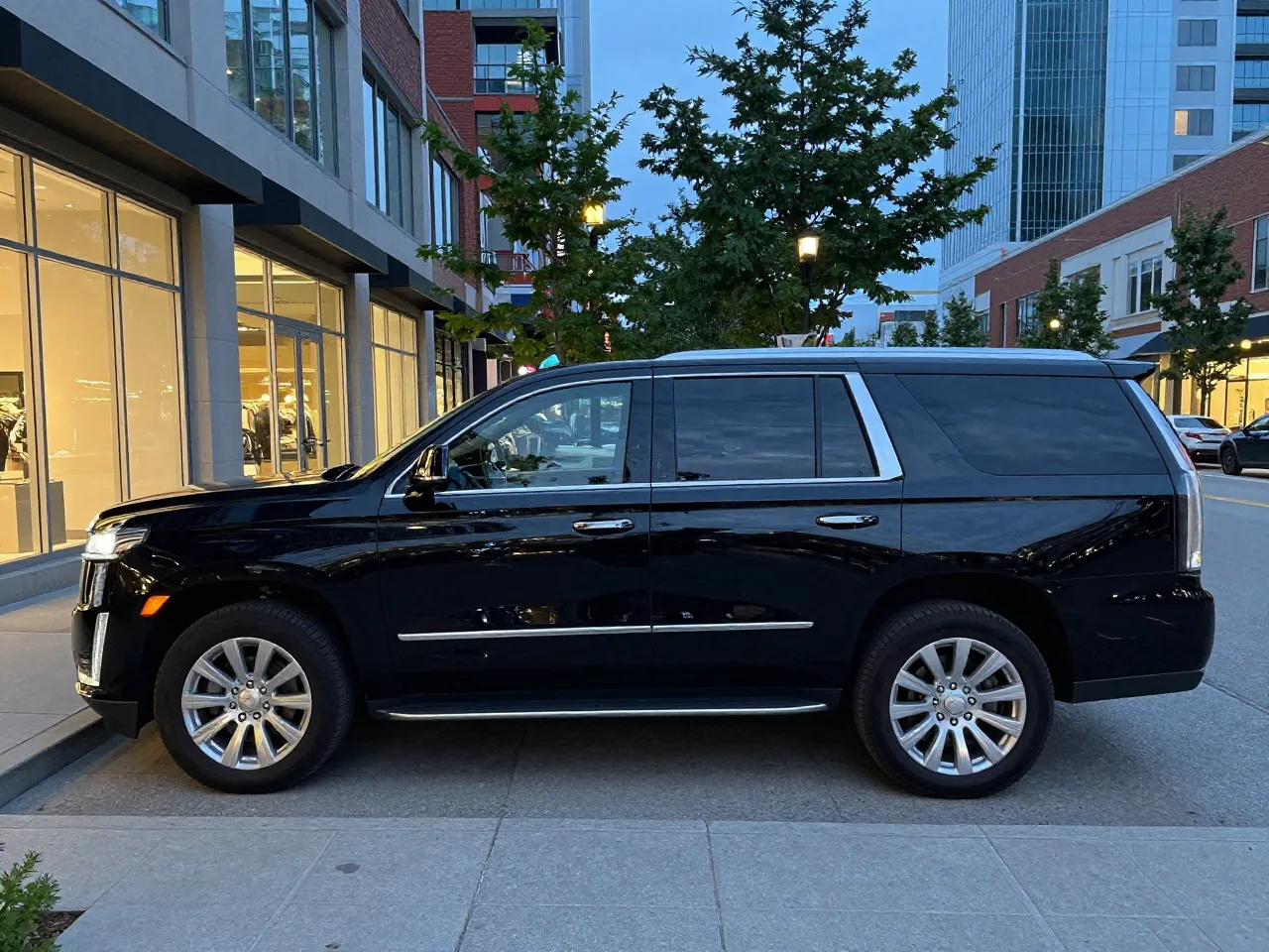 Cadillac Escalade — lateral