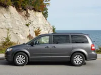 Chrysler Grand Caravan — lateral