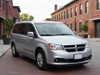 Dodge Grand Caravan — frente
