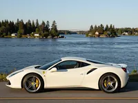Ferrari 488 GTB — 侧面