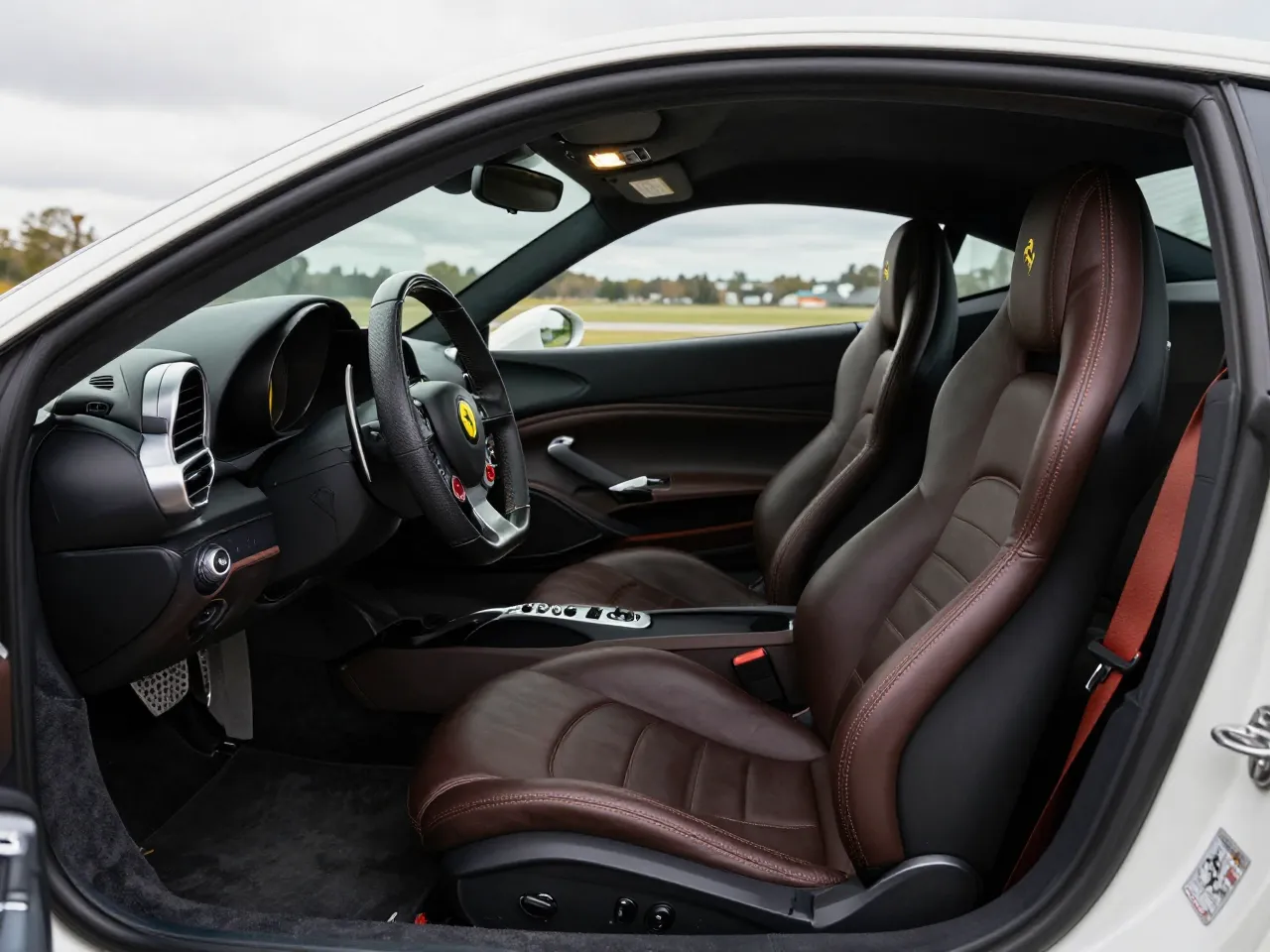 Ferrari 488 GTB — 内饰