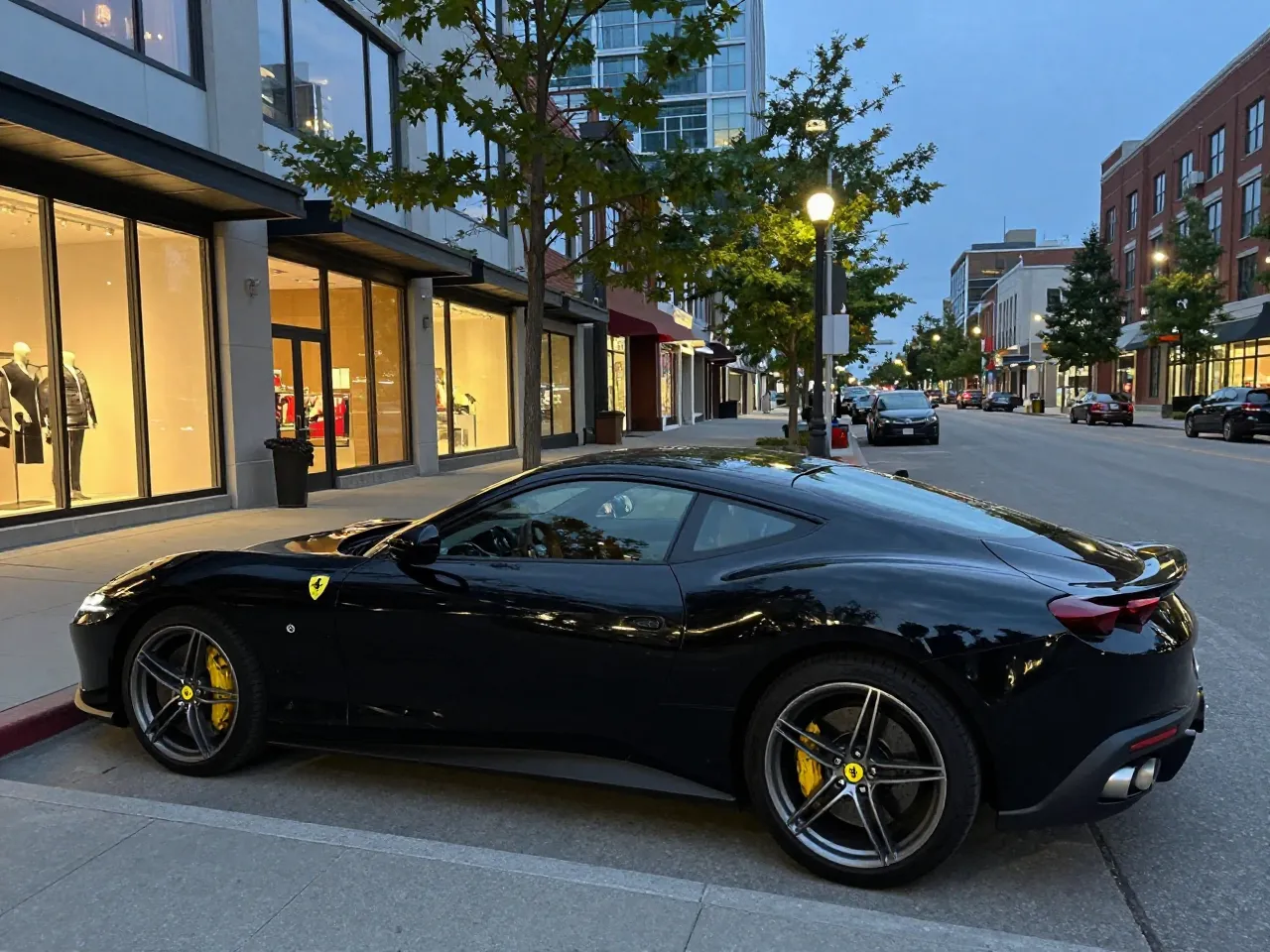 Ferrari Roma — lateral