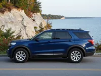 Ford Explorer — seitlich