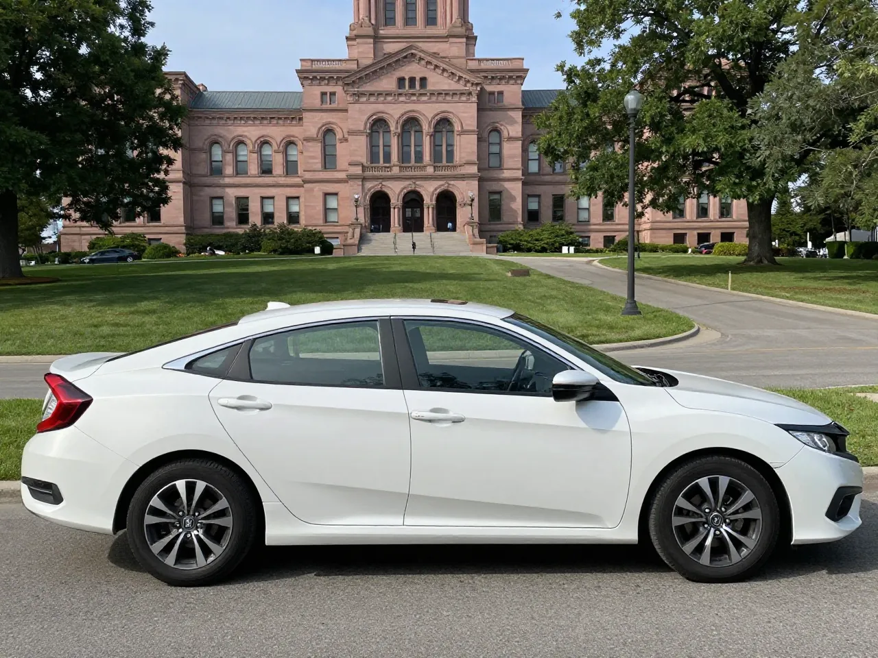 Honda Civic — 侧面