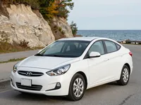 Hyundai Accent — frente