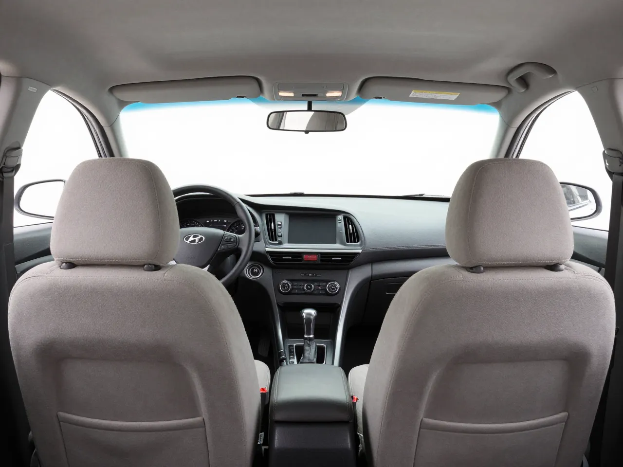 Hyundai Elantra — interior